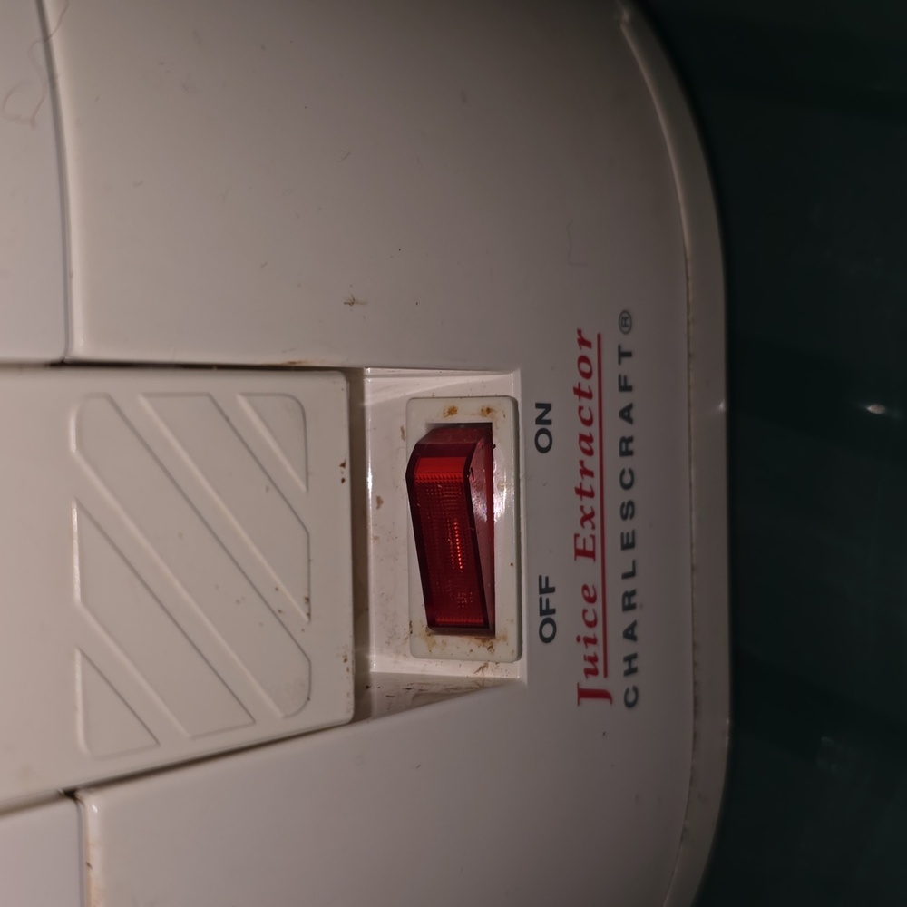 Charlescraft Juice Extractor - Picture 2 of 9